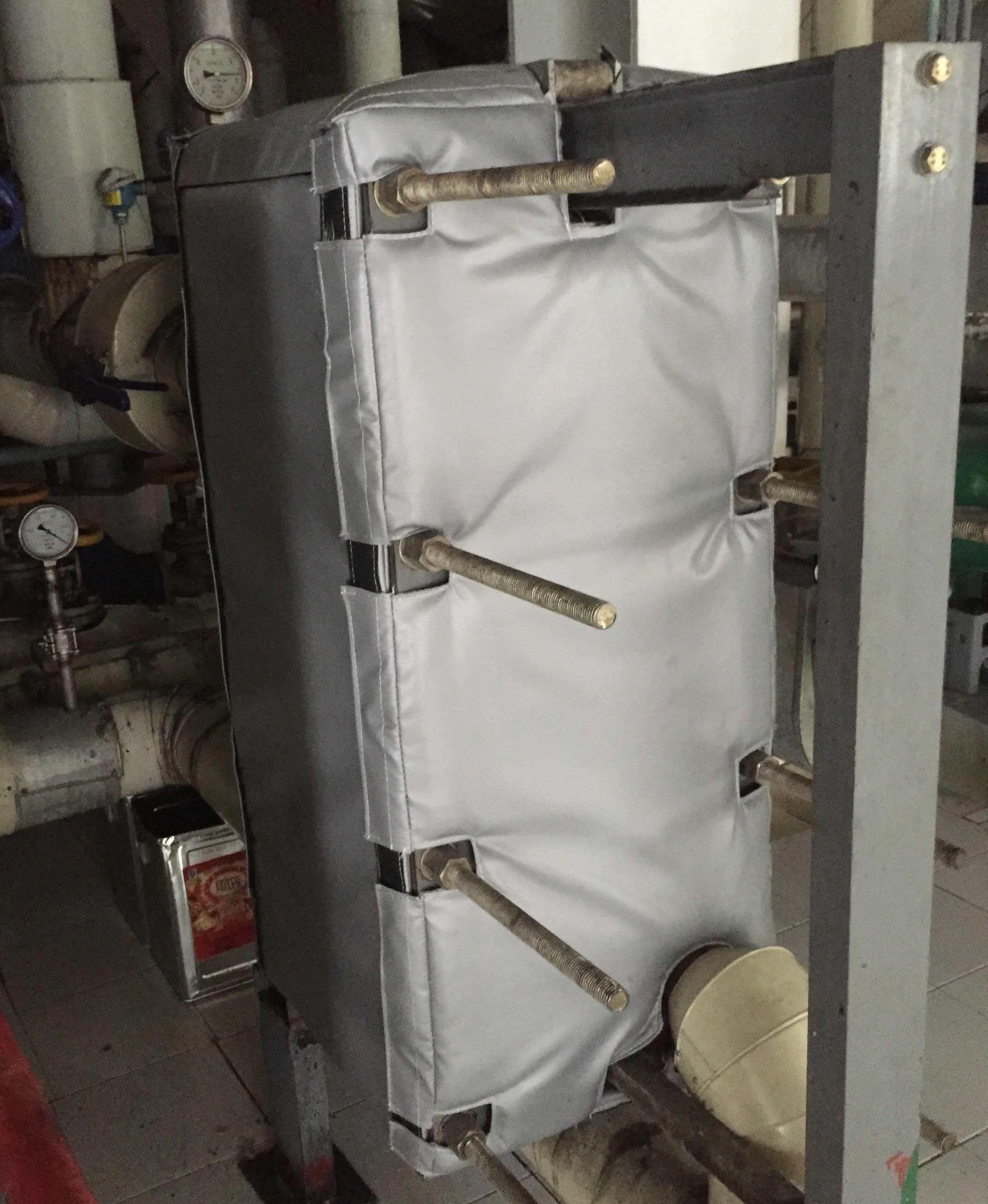 板式<a href=http://m.changjiangwf.com.cn/e/tags/?tagname=%E6%8D%A2%E7%83%AD%E5%99%A8%E4%BF%9D%E6%B8%A9 target=_blank class=infotextkey>換熱器保溫</a>套